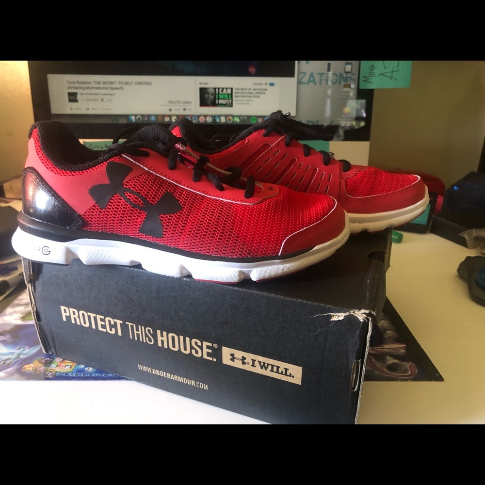 Under Armour 4.5Y  Running Shoes Red/White/Black